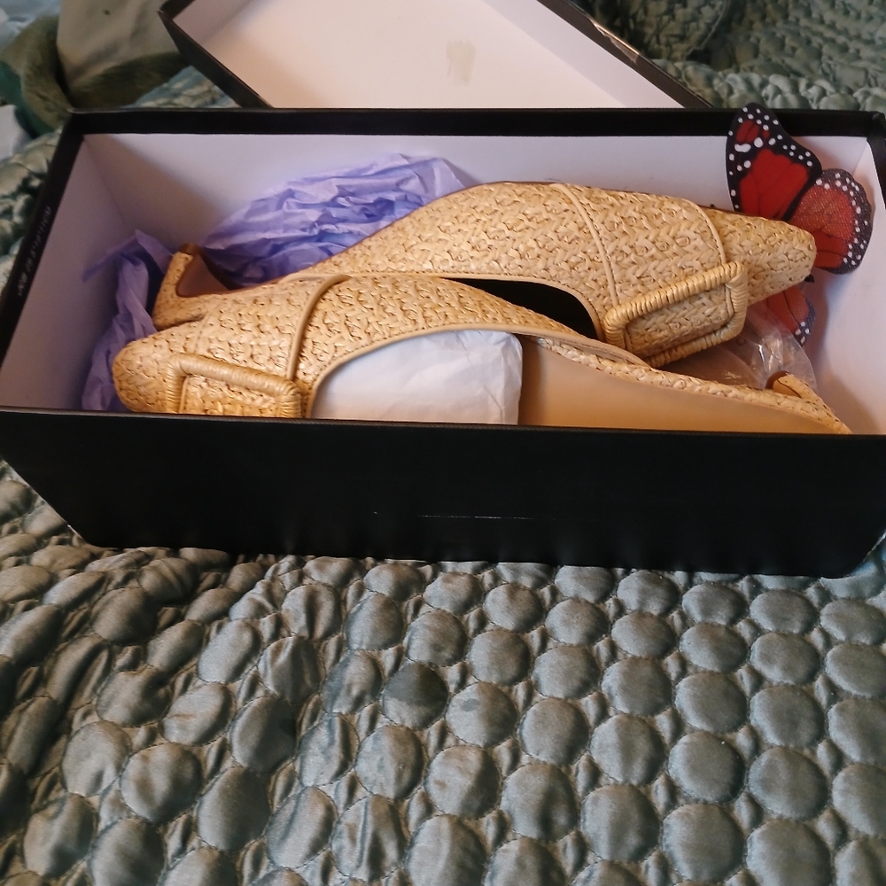 Shoes - Picture 3 of 4